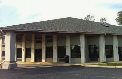 Brinkley Hotel | Days Inn & Suites by Wyndham Brinkley