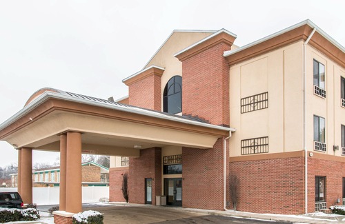 Niles Hotel | Quality Inn & Suites Niles