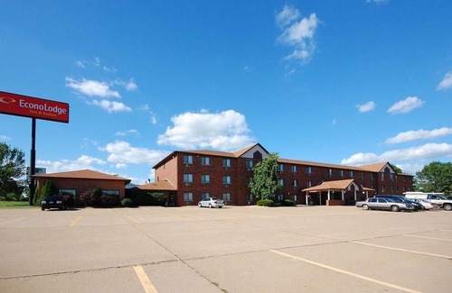 Bettendorf Hotel | Clarion Pointe