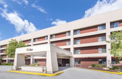 Quad Cities Hotel | Baymont by Wyndham Davenport