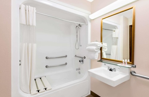 Zanesville Hotel | Baymont by Wyndham Zanesville