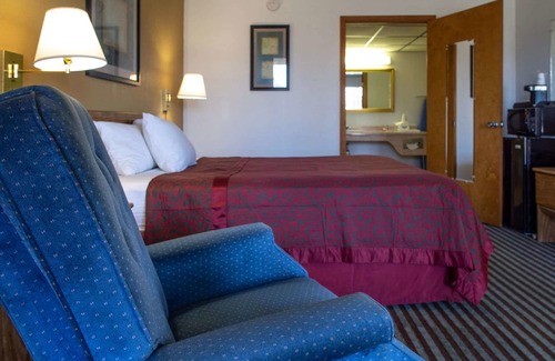 Clinton Hotel | Days Inn by Wyndham Clinton