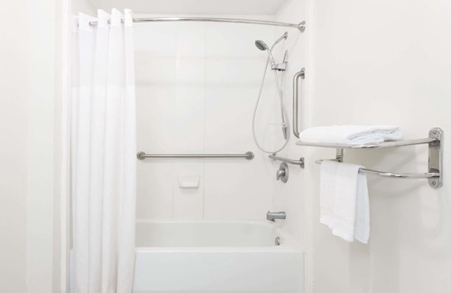 Fredericksburg Hotel | Days Inn by Wyndham Fredericksburg North