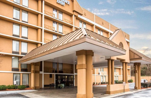 Executive Park Hotel | Comfort Inn Charlotte Airport Uptown