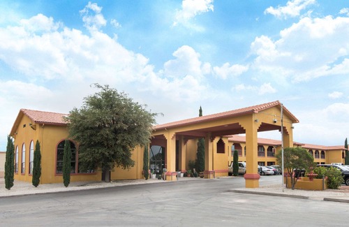 Carlsbad Hotel | Days Inn by Wyndham Carlsbad