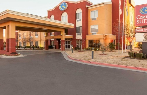 Tulsa Hotel | Comfort Suites Central / I-44