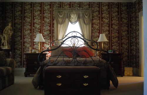 Bainbridge Hotel | The Commodore Bed and Breakfast