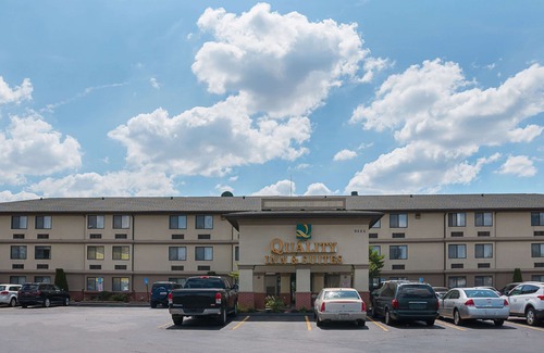 Romulus Hotel | Quality Inn & Suites Detroit Metro Airport