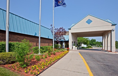 Thurston Hotel | DoubleTree by Hilton Ann Arbor North