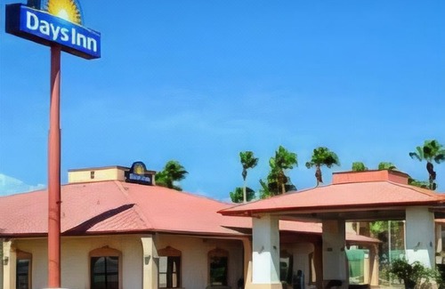 Portland Hotel | Days Inn by Wyndham Portland/Corpus Christi