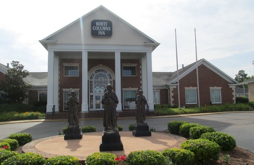 Thomson Hotel | White Columns Inn