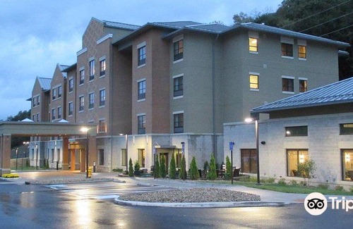 Steubenville Hotel | Best Western Plus Franciscan Square Inn & Suites Steubenville