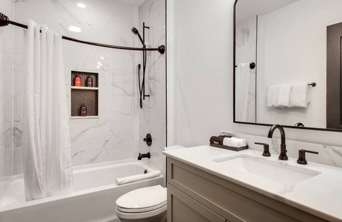 Central Business District House | Roami at The Brandywine |Rooftop Pool |4 Bed Combo