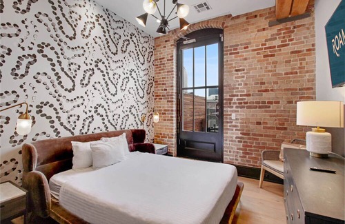 Central Business District House | Roami at The Brandywine |Rooftop Pool |4 Bed Combo