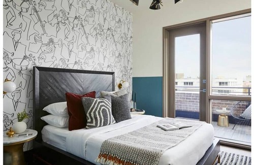 Central Business District House | Roami at The Brandywine | Pool | 3 Bed Penthouse