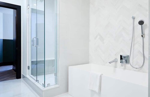 Central Business District House | Roami at The Brandywine | Pool | 3 Bed Penthouse