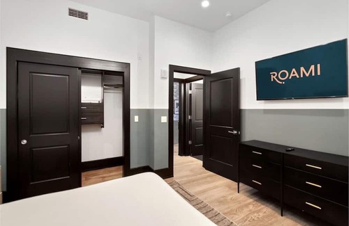 Central Business District House | Roami at The Brandywine | Rooftop Pool | 2 Bedroom