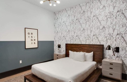 Central Business District House | Roami at The Brandywine | Rooftop Pool | 2 Bedroom