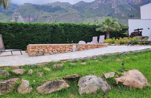 Castellammare del Golfo Villa | Villa Mariannina swimming pool with Jacuzzi in private garden