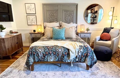 Downtown Apartment | Eclectic Downtown Studio w/Free Parking
