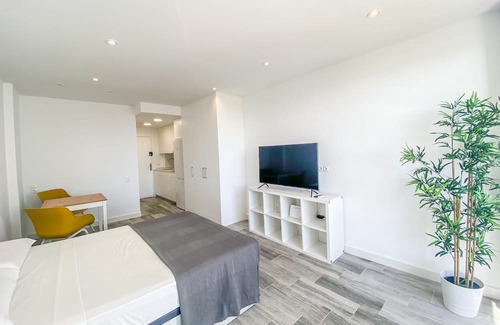 Carihuela Apartment | Wifi, Terraza, Piscina y Acceso Privado a la Playa