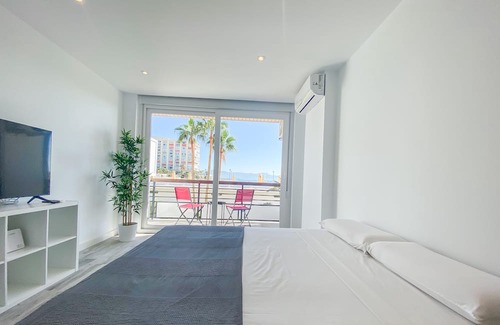 Carihuela Apartment | Wifi, Terraza, Piscina y Acceso Privado a la Playa