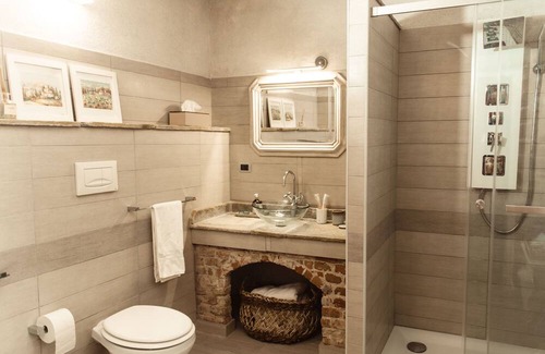 Gassino Torinese Bed & Breakfast | Suite del Camino - country chic with heated whirlpool in the garden