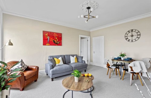 Margate Apartment | Ocean Breeze - Exquisite two-bedroom apartment on the seafront