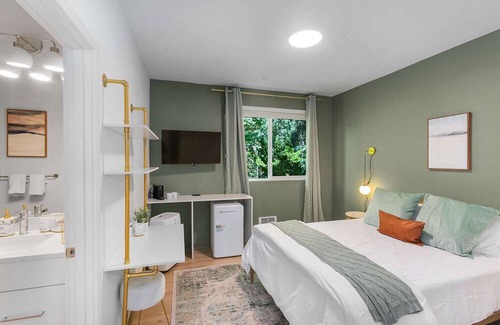 Minor House | Kurt's Sweet Suite - 84 Walkscore!!