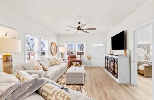Sayles Blvd. Area House | Luxury stay in the heart of Abilene!