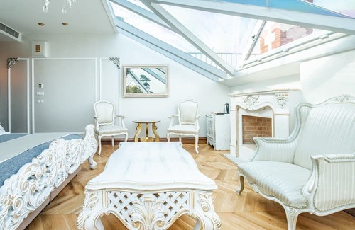 Beylerbeyi Apartment | Studio w Garden in Historic Mansion in Beylerbeyi