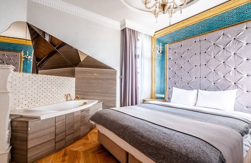 Beylerbeyi House | Studio w Garden in Historic Mansion in Beylerbeyi