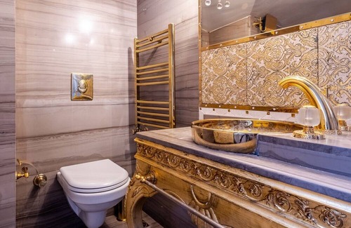 Beylerbeyi House | Studio w Garden in Historic Mansion in Beylerbeyi