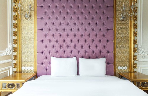 Beylerbeyi Apartment | Studio w Garden in Historic Mansion in Beylerbeyi