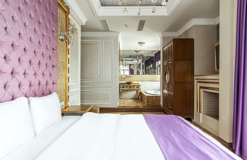Beylerbeyi Apartment | Studio w Garden in Historic Mansion in Beylerbeyi