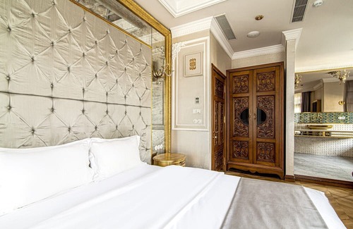 Beylerbeyi Apartment | Studio w Garden in Historic Mansion in Beylerbeyi