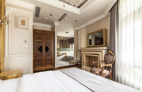 Beylerbeyi Apartment | Studio w Garden in Historic Mansion in Beylerbeyi