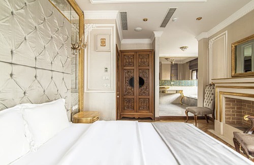 Beylerbeyi Apartment | Studio w Garden in Historic Mansion in Beylerbeyi