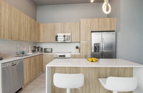 Northeast Miami Condo | Brand-new Huge unit with pool and free parking
