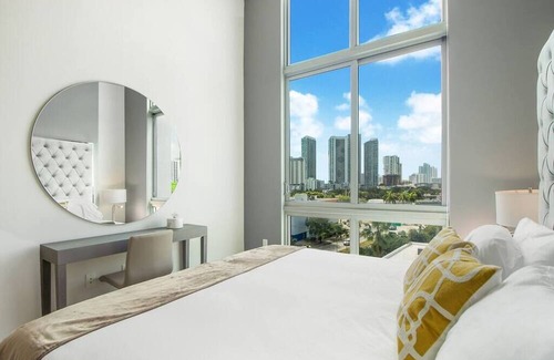 Northeast Miami Condo | Brand-new Huge unit with pool and free parking