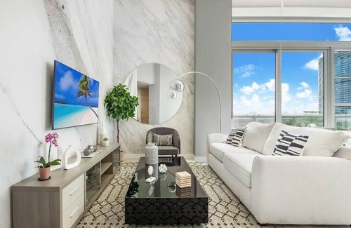 Northeast Miami Condo | Brand-new Huge unit with pool and free parking