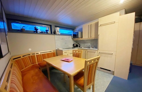 Sankt Anton am Arlberg Apartment | 2 x great Sankt Anton ski apartments. 3min walk to all main lifts/ski school