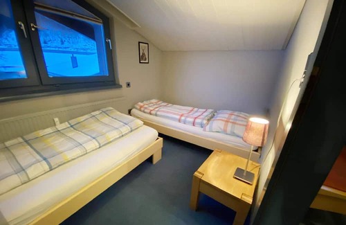 Sankt Anton am Arlberg Apartment | 2 x great Sankt Anton ski apartments. 3min walk to all main lifts/ski school