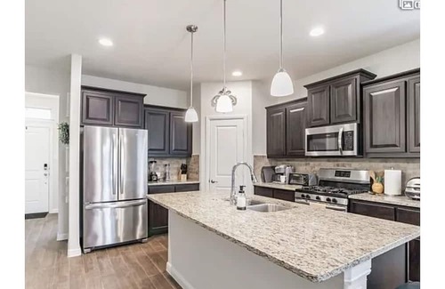 Azle House | EZ access to DFW, w office