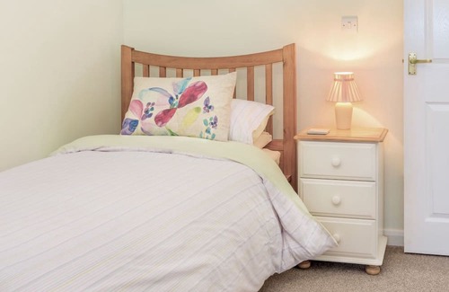 Irstead Cottage | Peace and Tranquility Awaits - 2 Bed, 2 Bath Detached Pet Friendly Cottage.