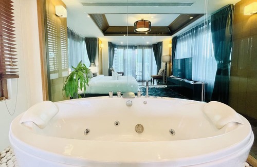 North Pattaya Villa | Yizen Beachfront Seaview Villa Wongamat Beach