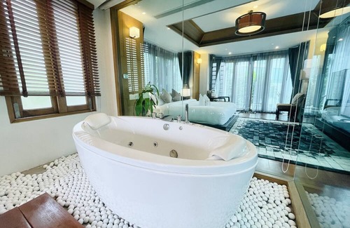 North Pattaya Villa | Yizen Beachfront Seaview Villa Wongamat Beach
