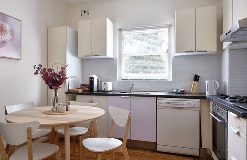Bondi Apartment | JLs Bondi Escape - Convenient location in Bondi