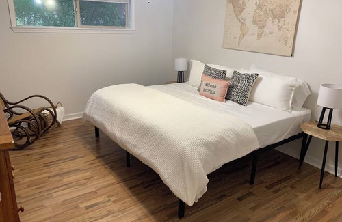 Athens Condo | PRIME LOCATION - Walk to Stadium or Downtown Athens!