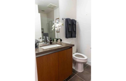 Faircrest Heights House | LA Bliss: Your Glamorous Getaway Suite! Great location! Close to stores.